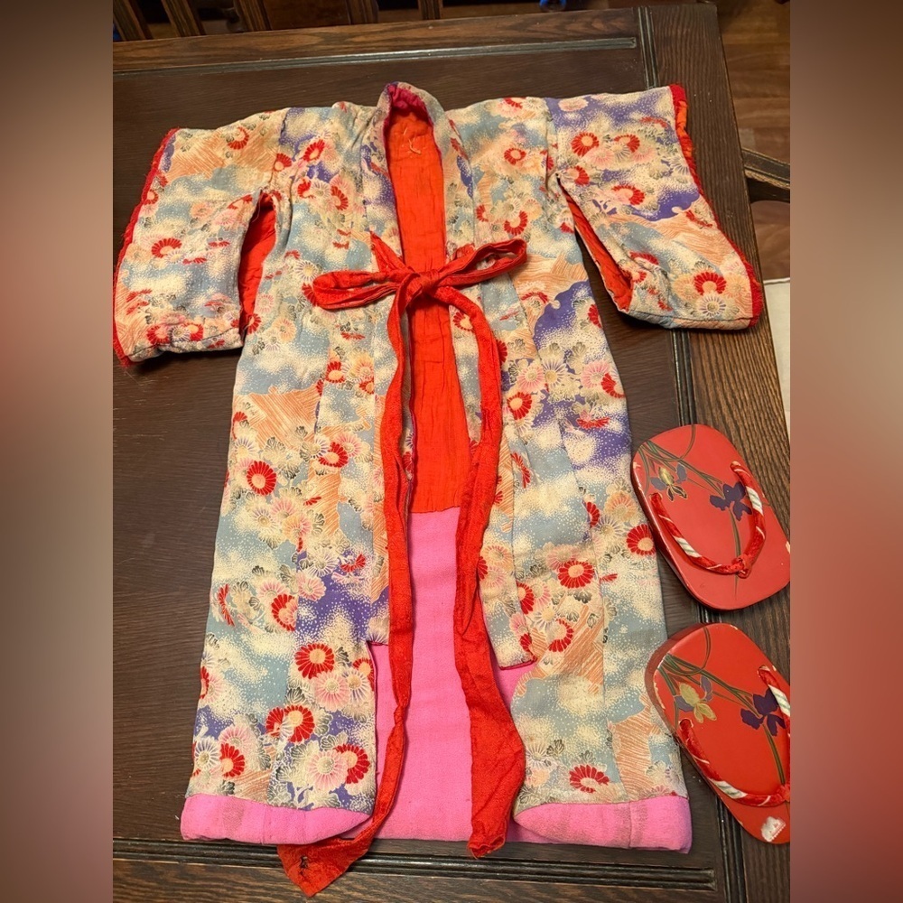 Rare Vintage 1920’s Child’s Kimono and Wooden Sandals - Picture 1 of 14